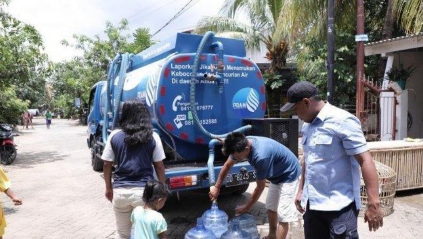 Terjadi Kebocoran Pipa di Wilayah Timur, PDAM Kota Makassar Respon Cepat dengan Mengirim Mobil Tangki